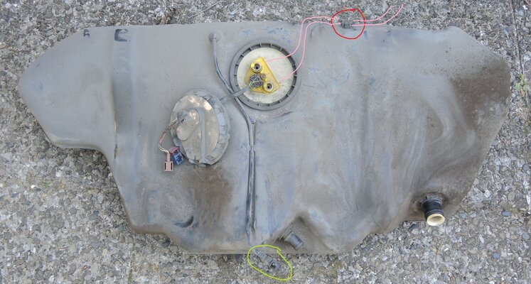 Benzintank 902 ab 1996 (marked).jpg