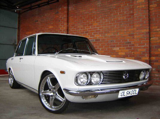 mazda-1800-estate-08.jpg