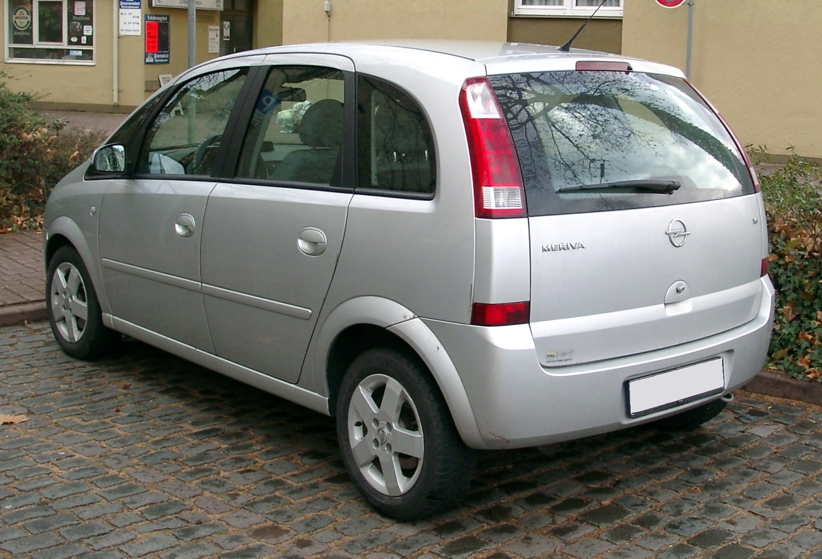 Opel_Meriva_rear_20071126.jpg