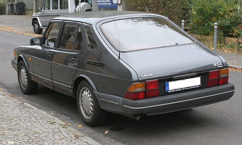 800px-Saab_900i_16v.jpg