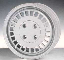 saab-alloy-900-manhole.jpg