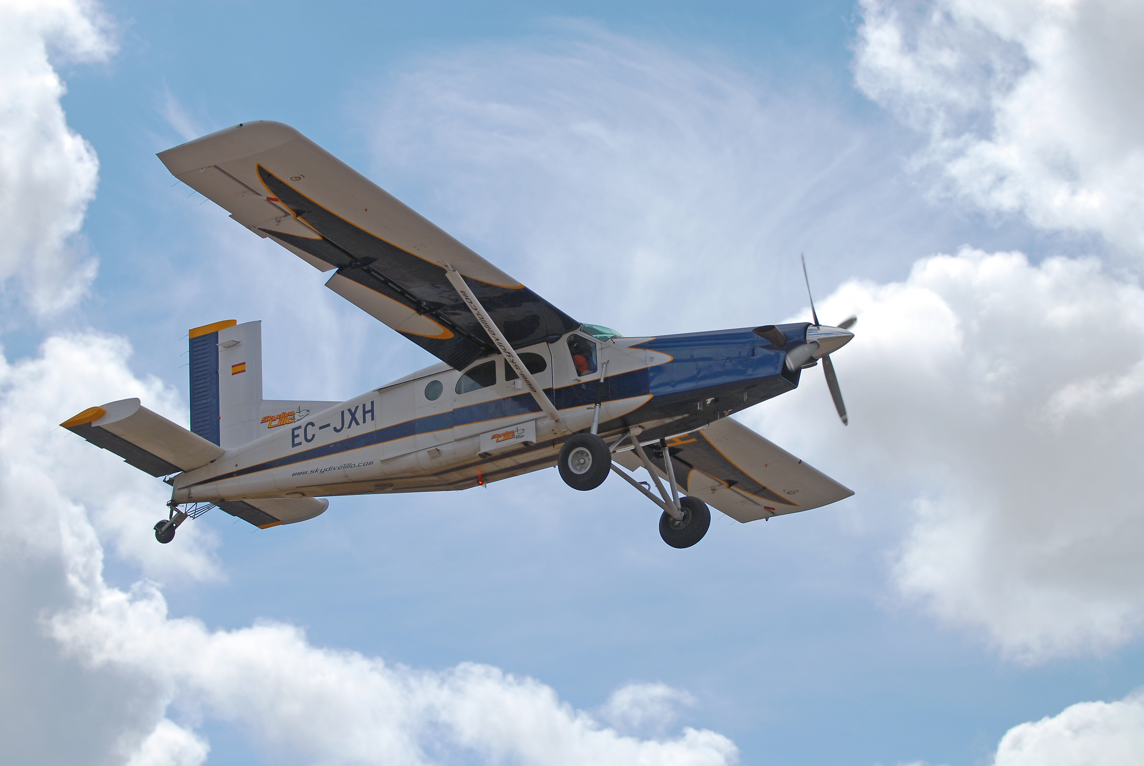 Pilatus_PC-6_SkydiveLillo_JD18032008.jpg