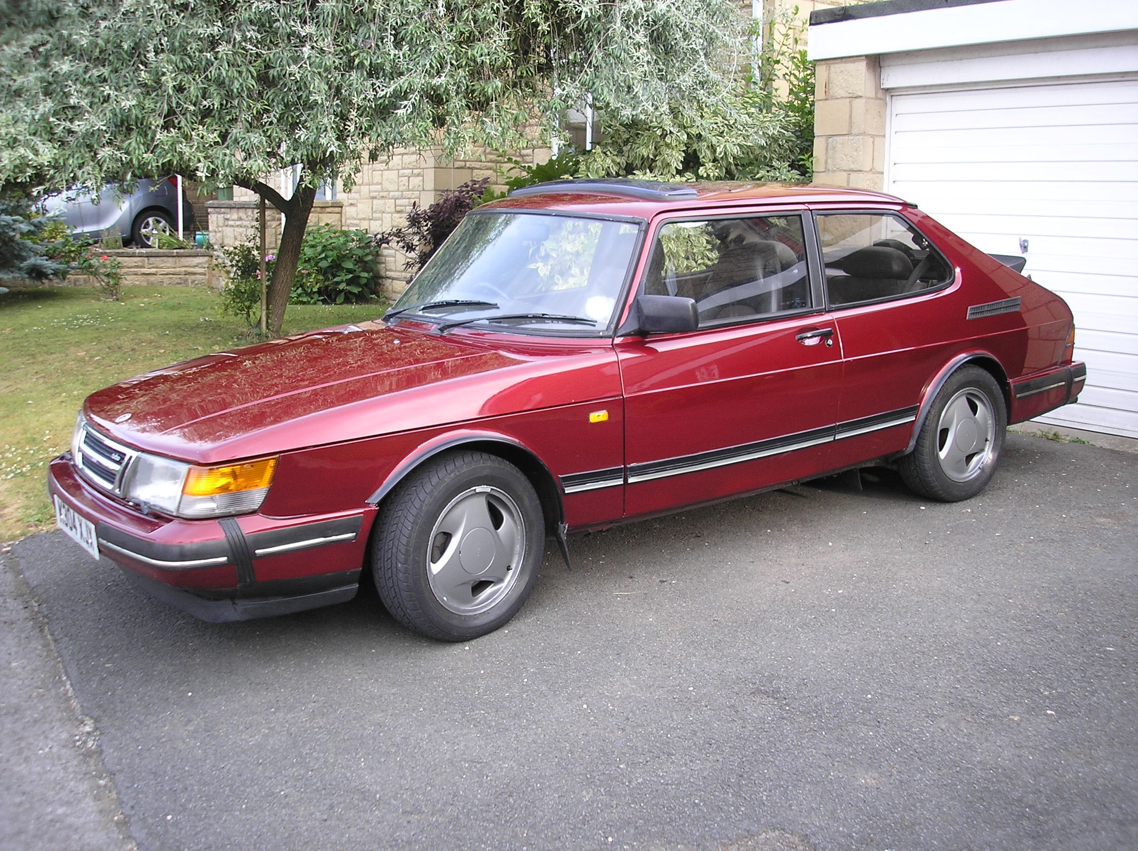 Saab_900_Ruby.JPG