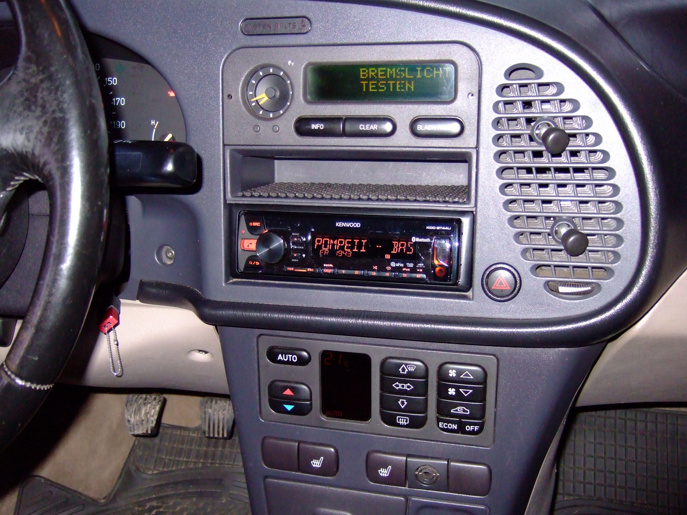 9-3 Bj. 1998: Originalradio zieht Strom