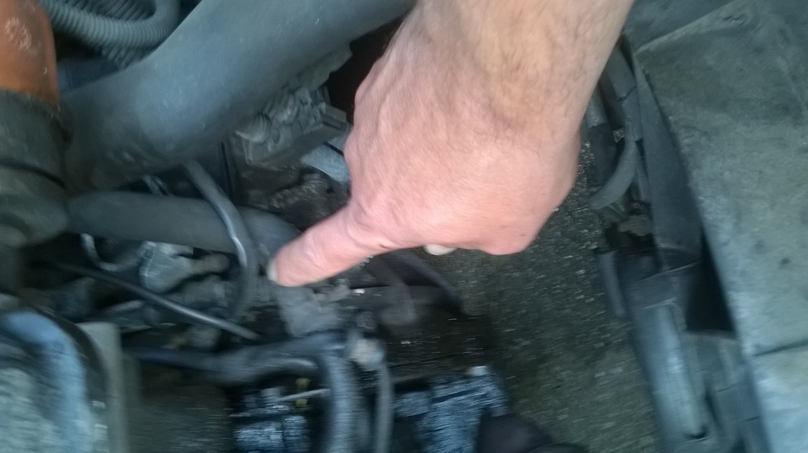 Kühlwasserverlust vorne 131 PS Motor