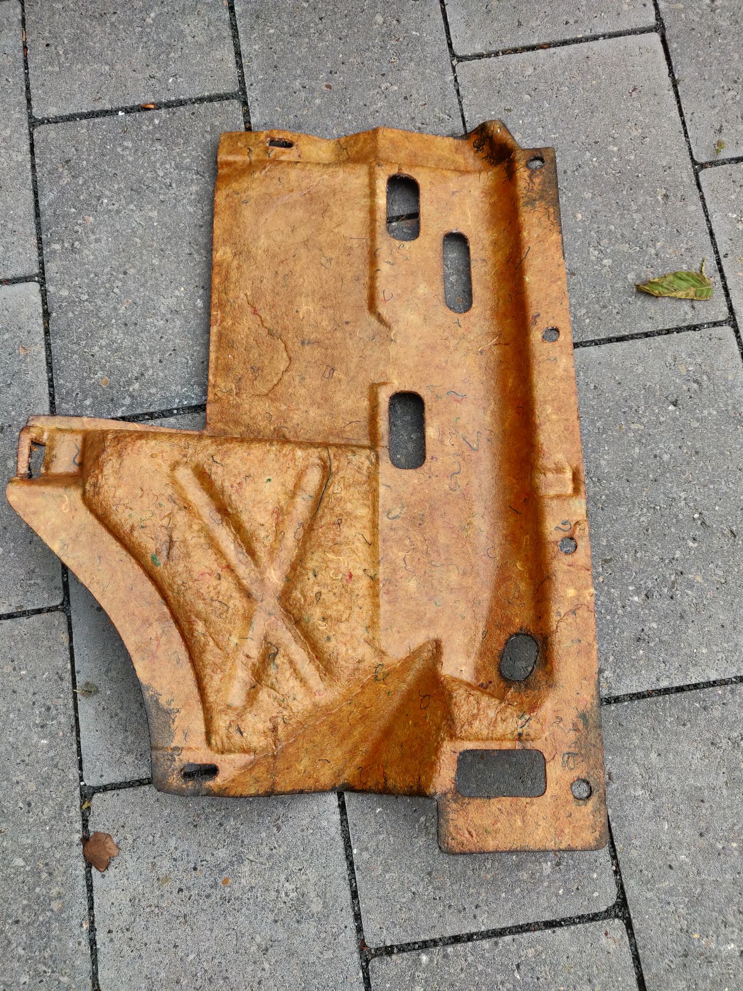 Verkleidung Fußraum / Filzpappe