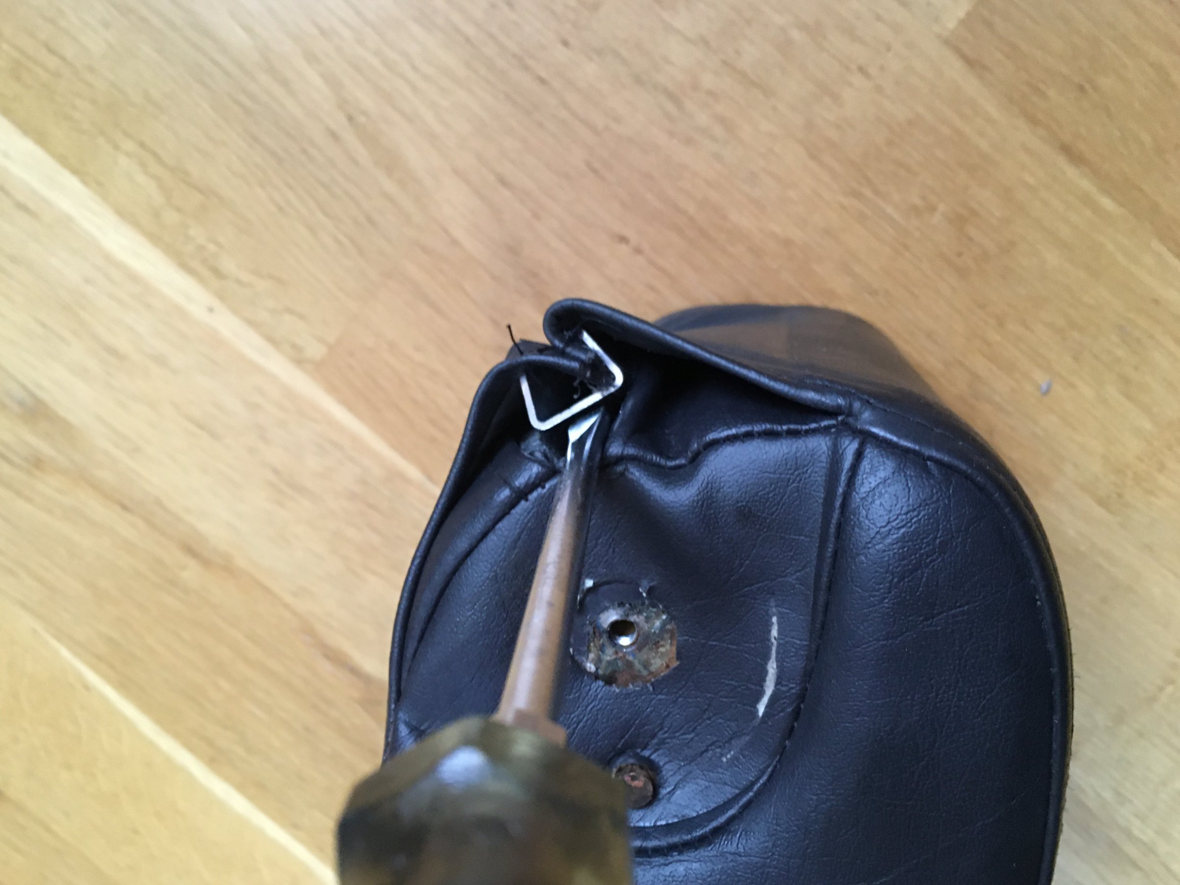 Mittelarmlehne Leder abziehen