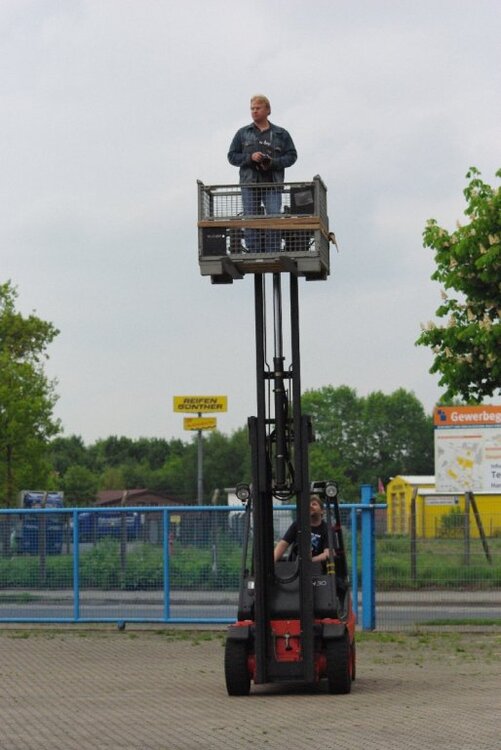 032_Wer_wird_denn_gleich_in_die_Luft_gehen.thumb.jpg.b1f9def238f44a5ca772423eb46f2087.jpg