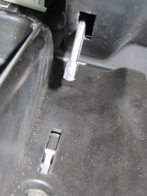 096-Handschufach.thumb.JPG.dc942b044a97631cb9aa7eec79a3d5d5.JPG