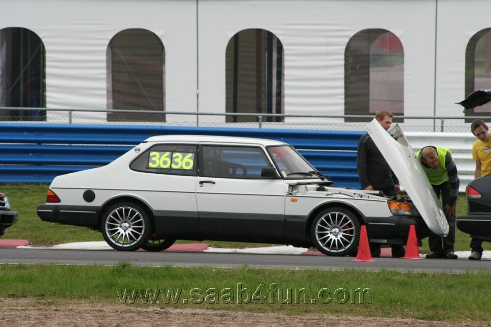 1.Saab901Sedan2d.S-.......thumb.jpg.54567c3c7823f5aa17d3f3db47eebbaf.jpg