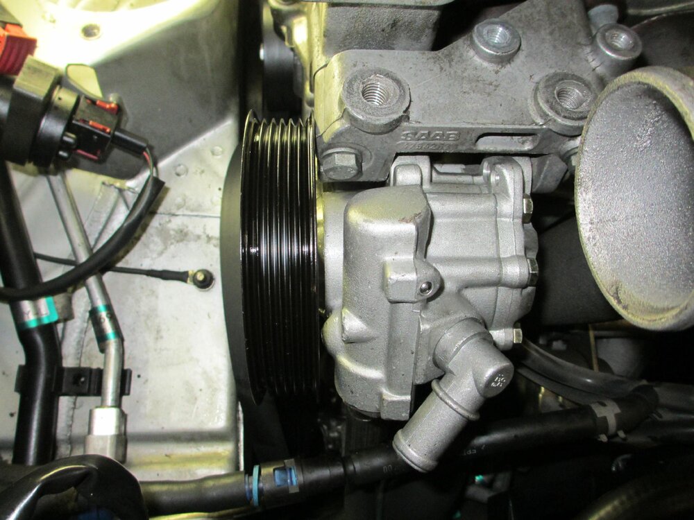 1.TauschpumpefalschaufgepressteRiemenscheibe.thumb.jpg.c46cabb54dd10e36bf14f699d54f7f77.jpg