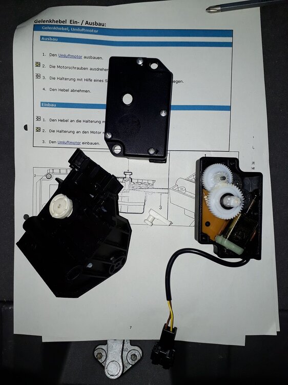 101_Umluftstellmotor_Motor-offen_1.thumb.jpg.00546291fb53e85976e3c7712bd7ba93.jpg