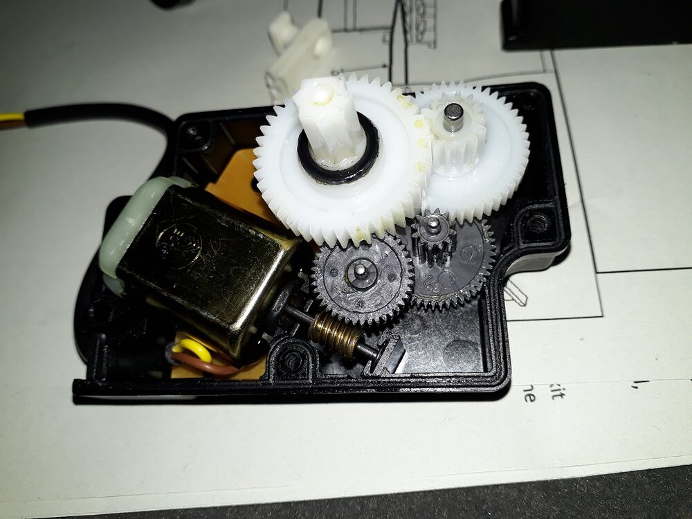107_Umluftstellmotor_Getriebe_2.thumb.jpg.820d64211b31c0fed1c34a63117b63e8.jpg
