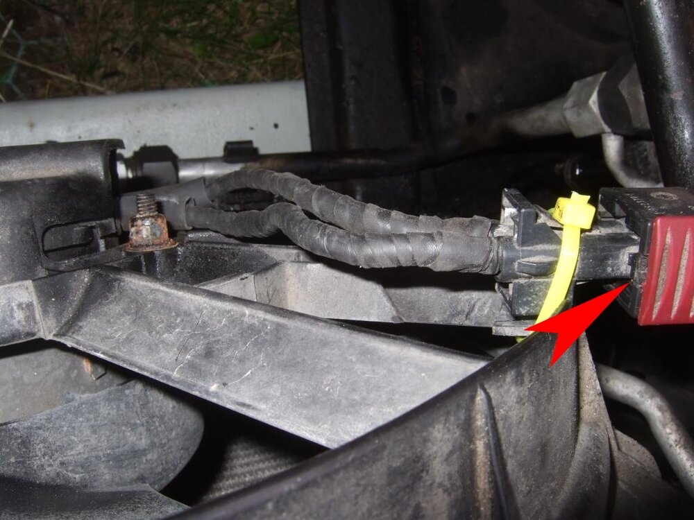 2012_0715_181049Stecker.thumb.jpg.663327f223da1a9fee5f1188204a8c11.jpg