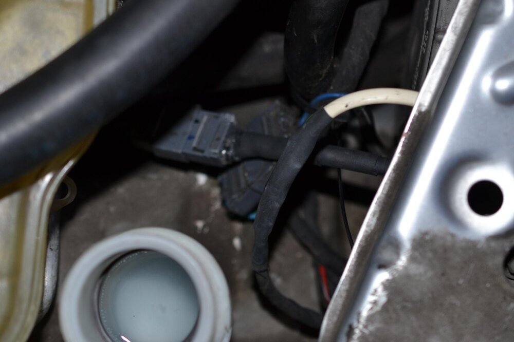 21-der-Anschlu-der-gebrochenen-Kabel-jetzt-mit-Schrumpfschlauch.thumb.JPG.49d654a92a0f8ef013235162c8e1d712.JPG