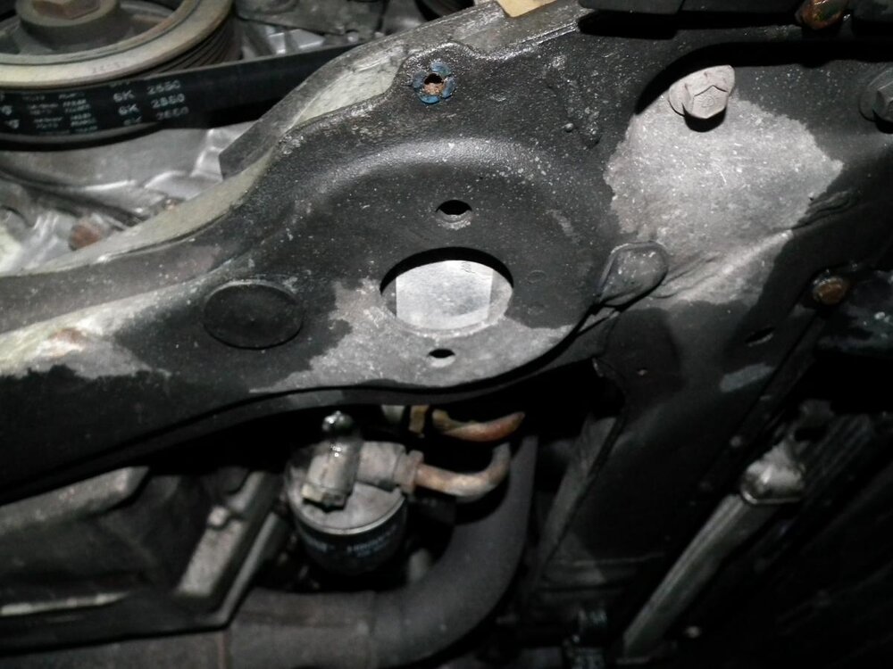 26-Motorlager-von-unten.thumb.JPG.8a7abc4ffcfb2ac003001d396f4e4fec.JPG