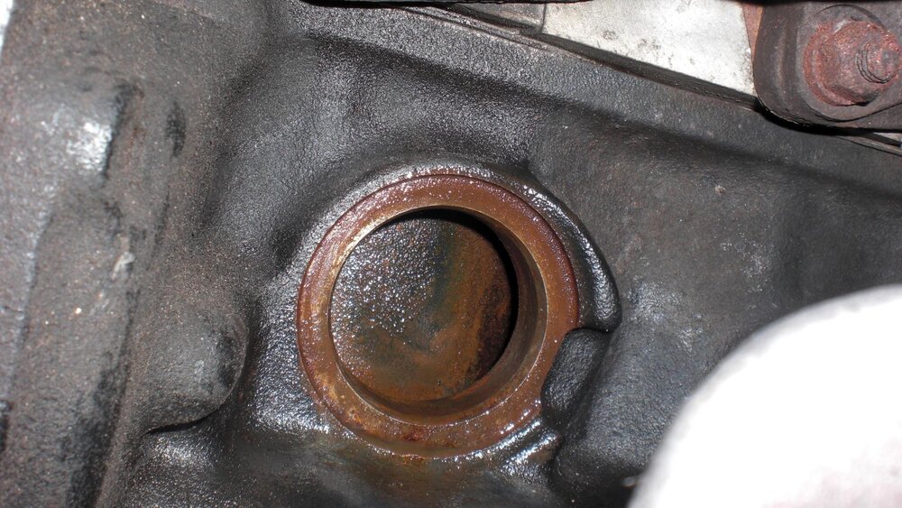 28-ffnung-im-Motor.thumb.JPG.efa819f7cac244ad13b841d814d5de5e.JPG
