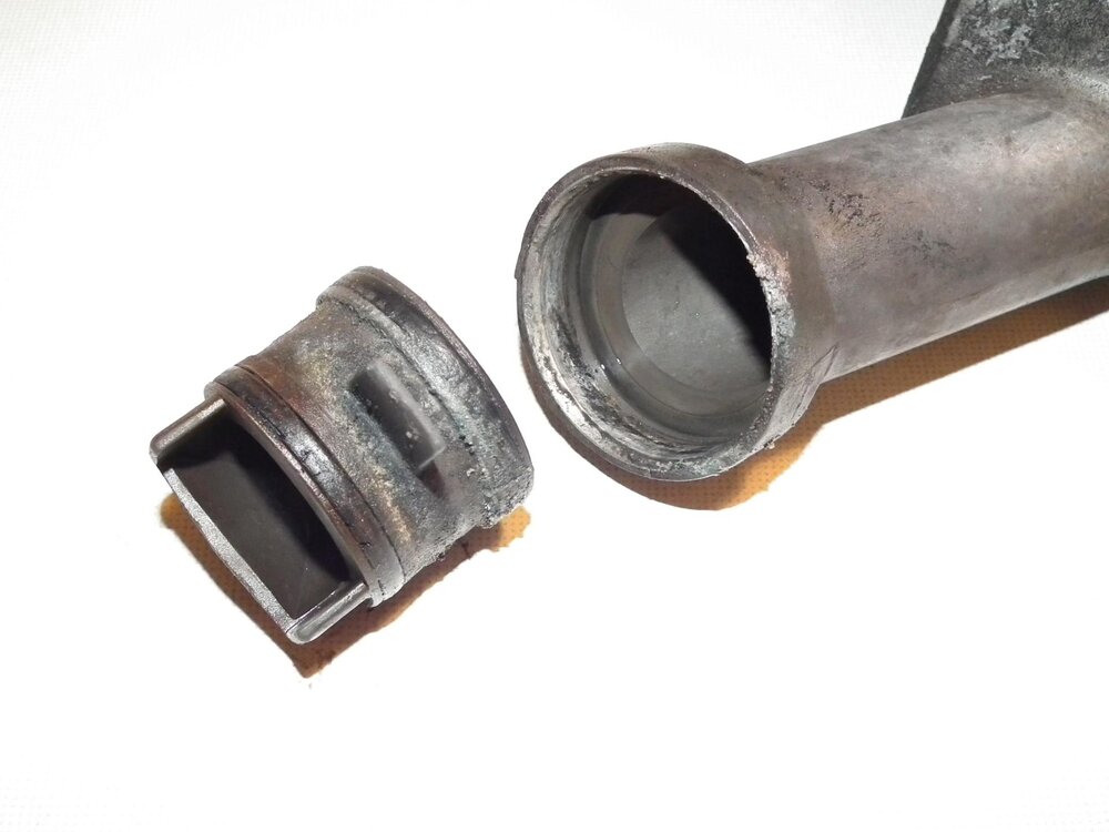 30-Anschlu-auseinandergebaut.thumb.JPG.fe4e4a8c9295486daaf447fdcc5bcd3b.JPG