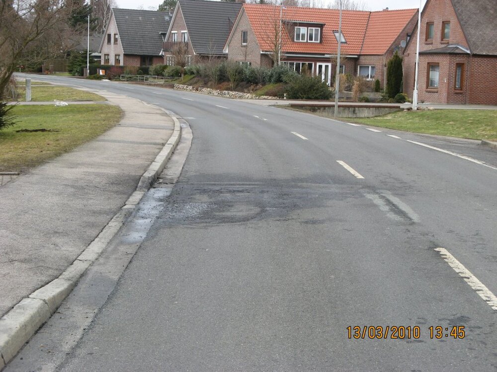370-Straenschaden.thumb.jpg.039ef690603ebc395874cfc571672fc1.jpg