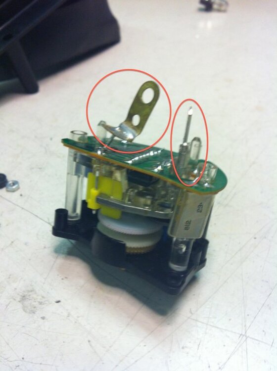 6_Uhrwerk_Knackpunkt1.thumb.jpg.6ee9f39c12e8e929adad6b18c380e966.jpg