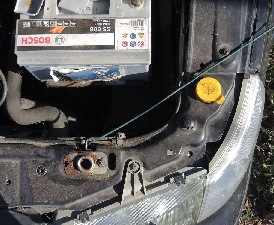 9-5HaubenentriegelungFahrerseite.thumb.jpg.602ab5114862a253501facf23ce50789.jpg