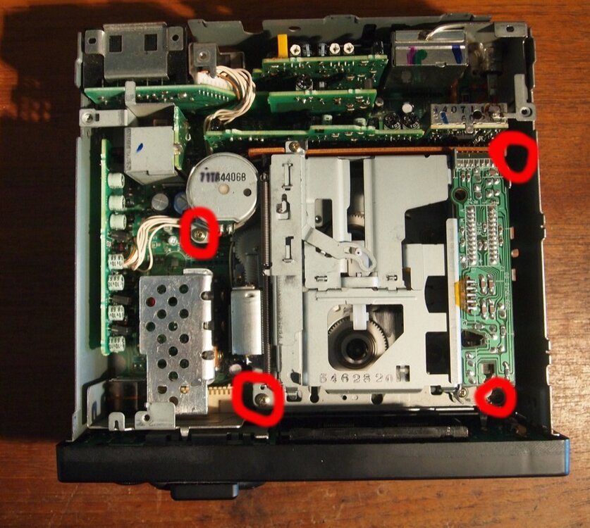 9000_radio_reparatur_2.thumb.JPG.975a4b4bebaa4675946ec437fce60b39.JPG