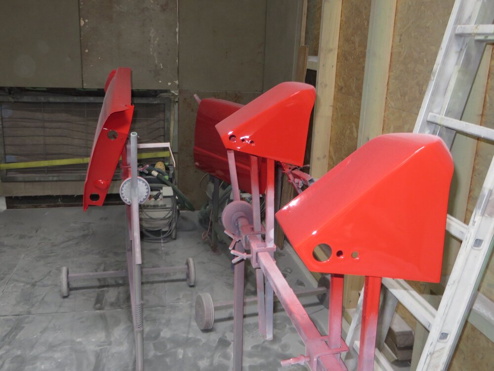 919-Scheinwerferinrot.thumb.JPG.95d82dbd94fc12aa0adf8f28345a6c60.JPG