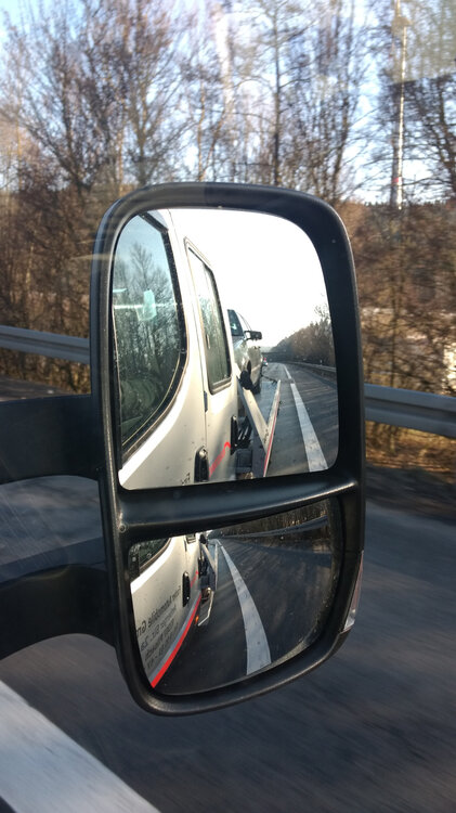 Abschleppwagen.thumb.jpg.4ee0d0f7d77a0051fddfbf6e0e02f8f6.jpg