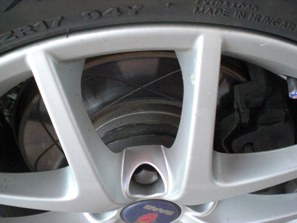 AeroSpurplattenmontiertvorne.thumb.JPG.62a8d13c97261999e463ac2fd62d0137.JPG