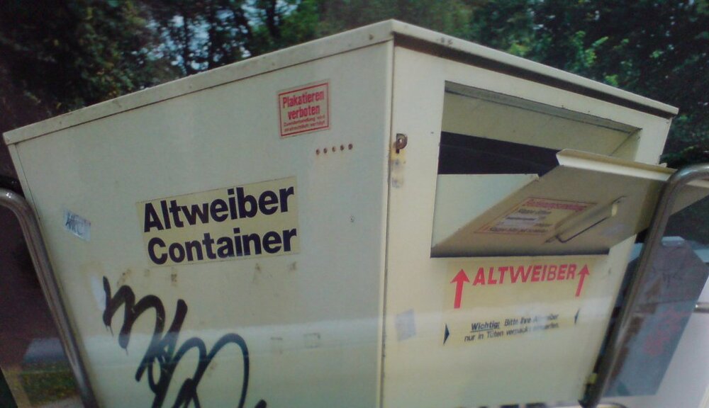 Altweibercontainer.thumb.jpg.529143420749c23e19805dfd5273dcc9.jpg