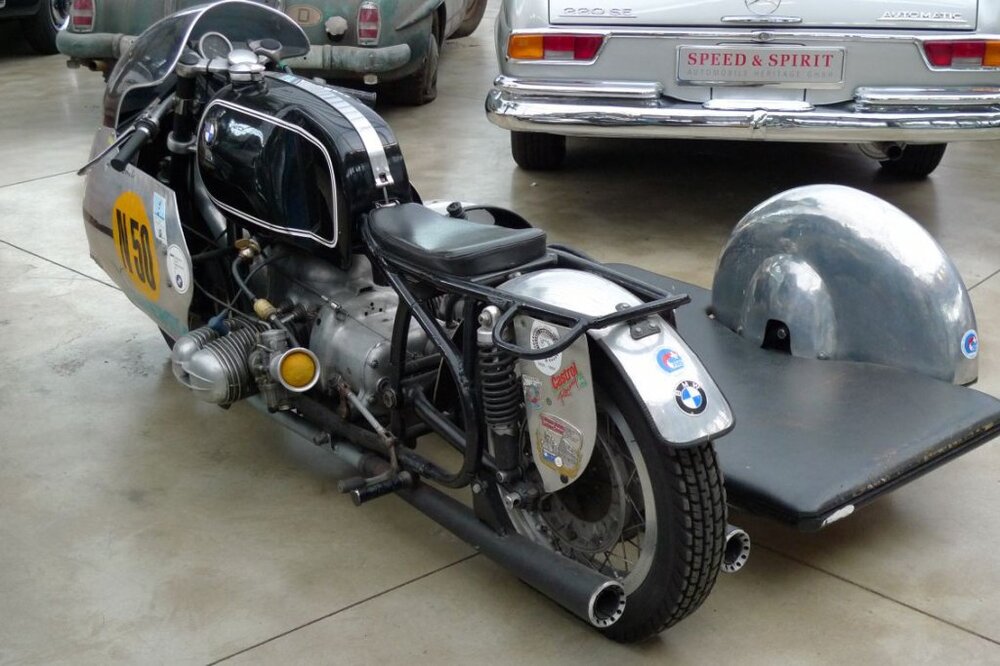 BMW.thumb.jpg.ac23f76dbf0812a7abaf4ef13c456bb4.jpg