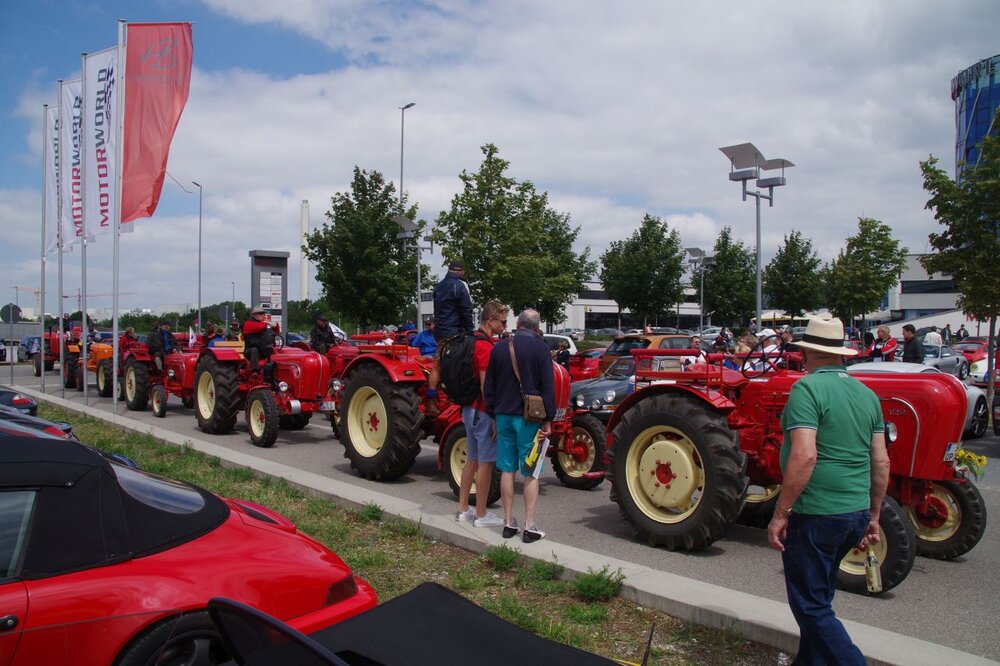 Bauernporsche.thumb.jpg.fa2fe352e3c472f69f9c52bbd18845e9.jpg