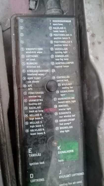 BelegungSicherungenSAAB.thumb.jpg.cb2c6980253c5242ca9d76c50fb8a82f.jpg