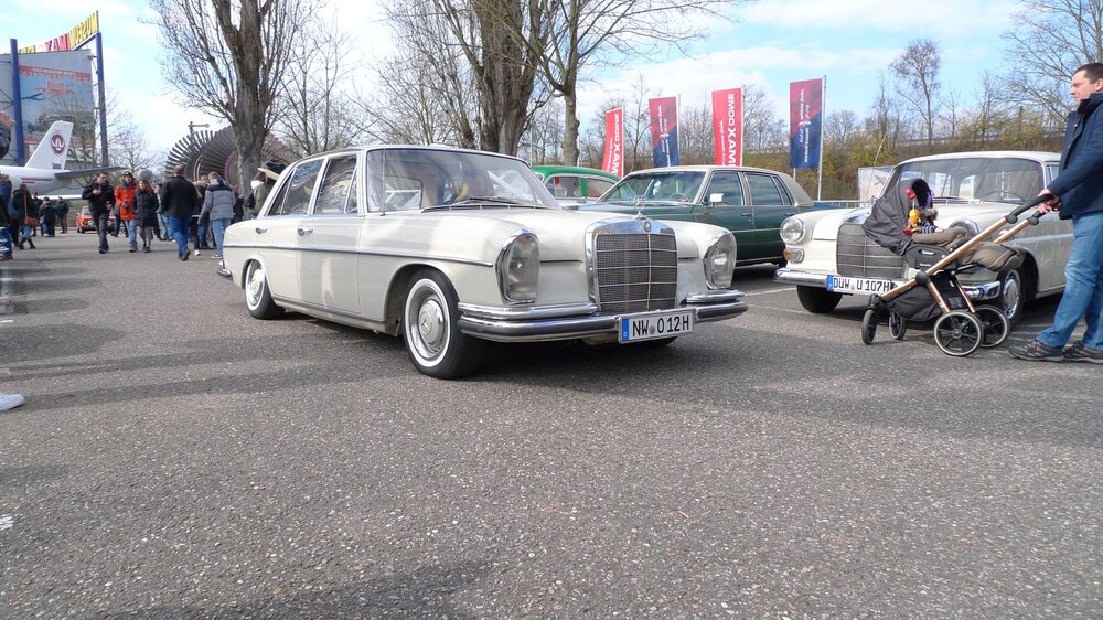 BenzingesprcheAutos09.thumb.jpg.325dc14c93e53a057c4badcb13a8329b.jpg