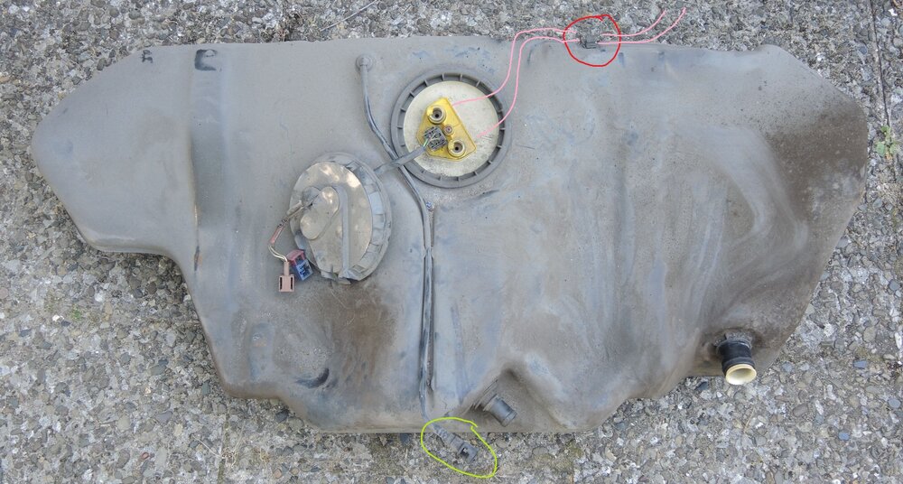 Benzintank902ab1996(marked).thumb.jpg.746730aea1c416453e5bd0b56e5812fa.jpg