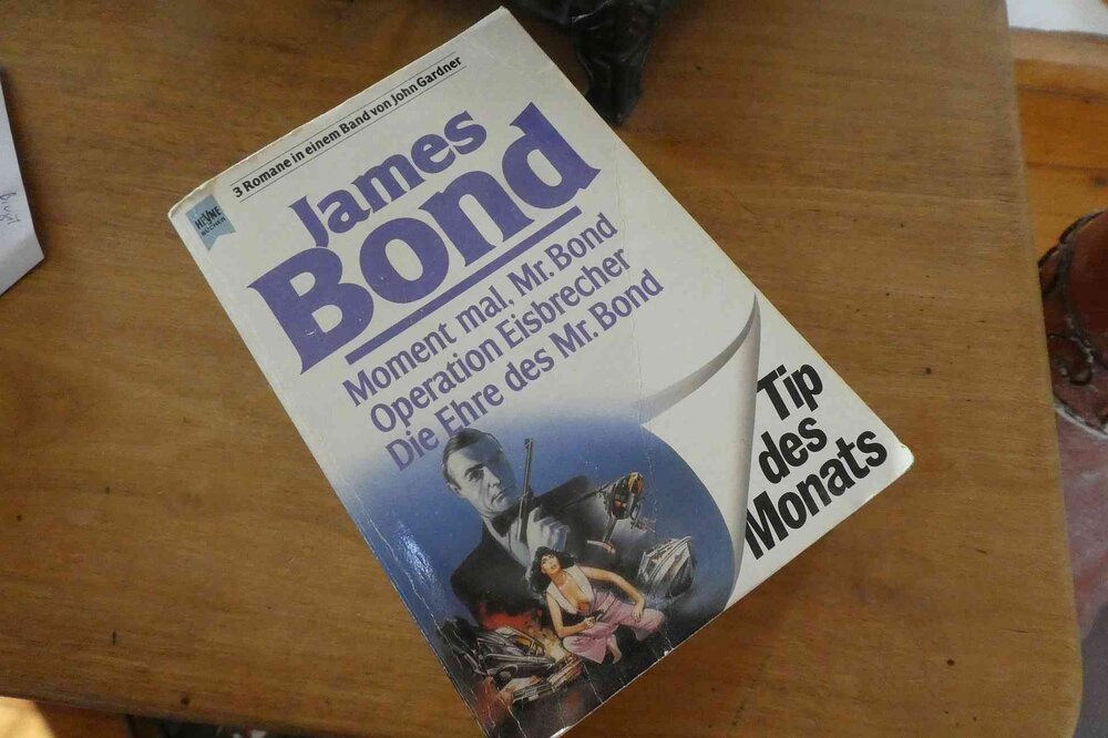 Bond.thumb.jpg.3cd1ce35ef8850257720c0ca43885f19.jpg