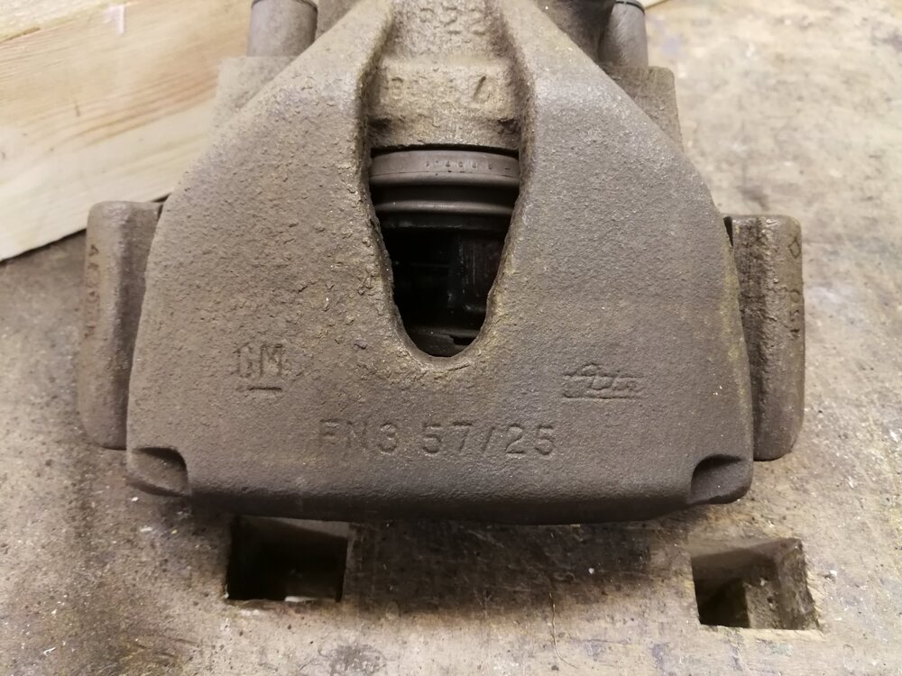 Bremssattel_2.thumb.jpg.d749b5ad5b52a2ff8807d4f07728eef4.jpg
