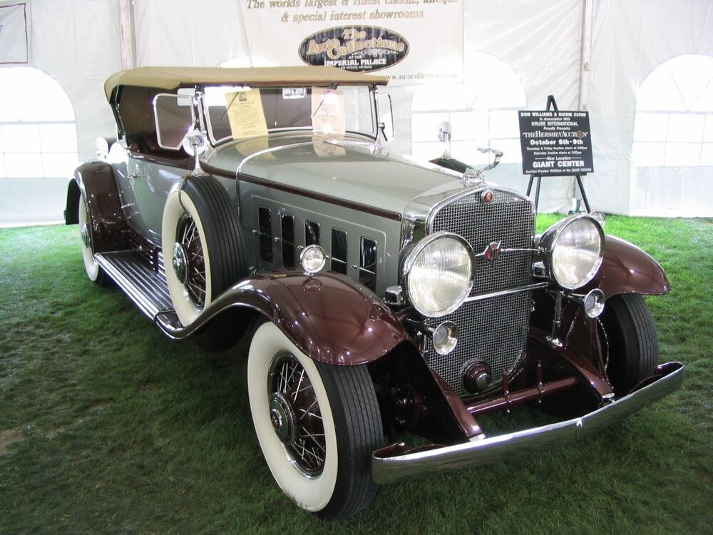 Cadillac_V-16_Roadster_1930.thumb.jpg.b85f68733b4716a4eb356a092333fa16.jpg