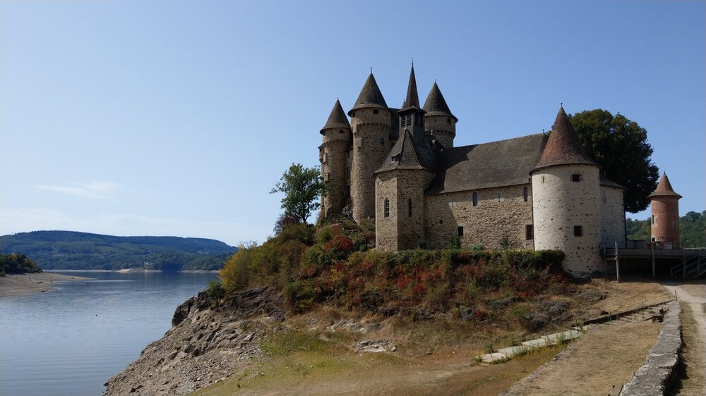 ChateaudeVal(1).thumb.jpg.2f87f29552f8a2b986636a0d731f7b11.jpg