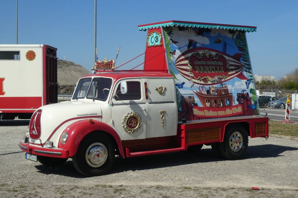 Circus_03.thumb.jpg.ffafbdc10a75c22632fbd2714854d785.jpg