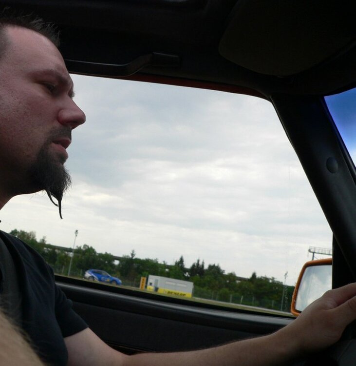 CommanderAmSteuer1.thumb.jpg.88da3e8dc158a6161c31daec6f98cf5f.jpg