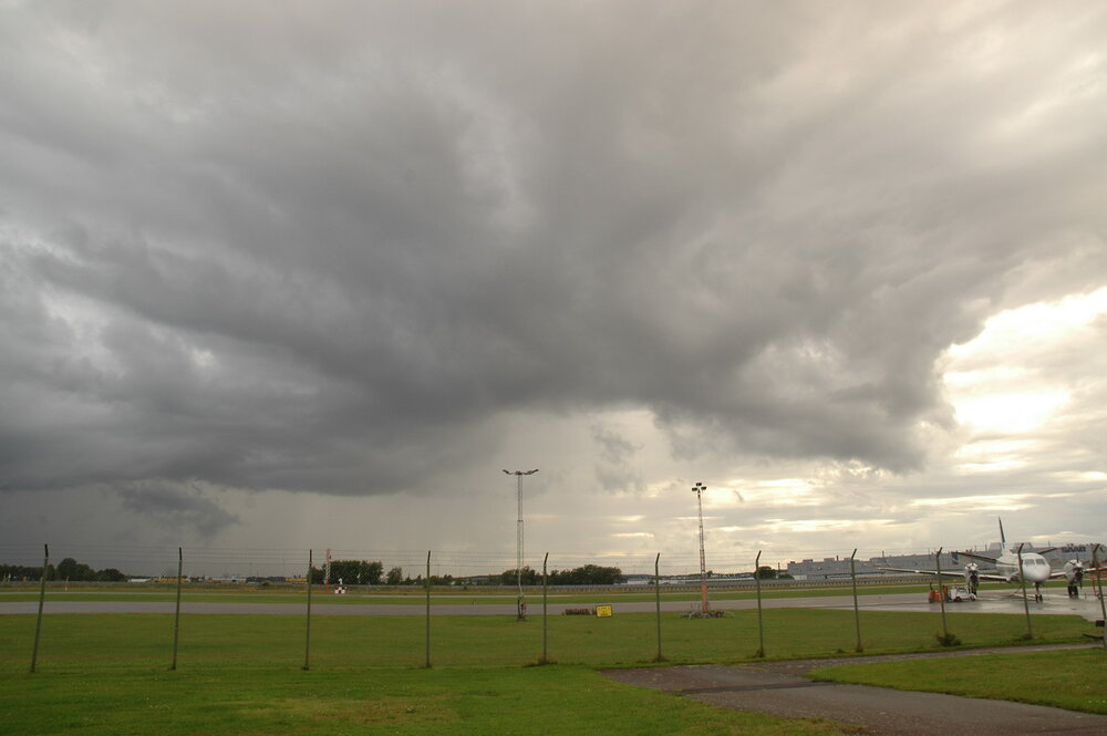 DunkleWolken.thumb.jpg.67573c77a4f7a85c45bd75cc0558c87d.jpg