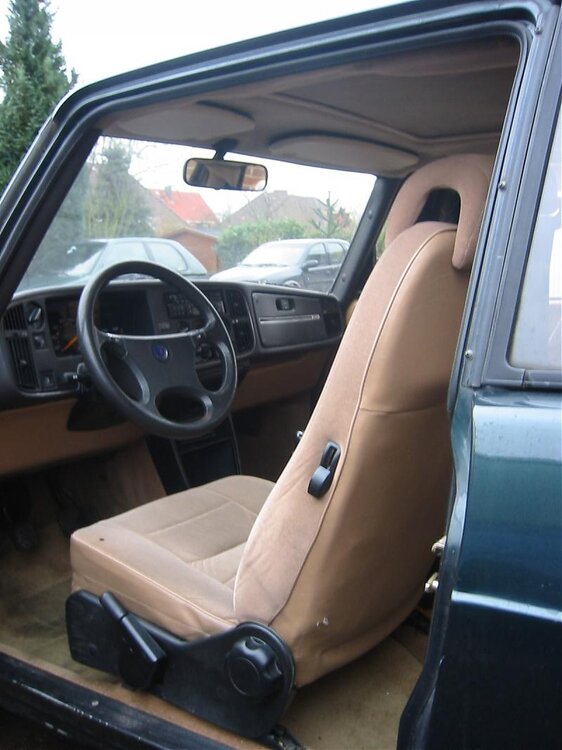 Fahrersitz.thumb.jpg.0e43a7606a1a9e705a2ce15b4be59c5f.jpg