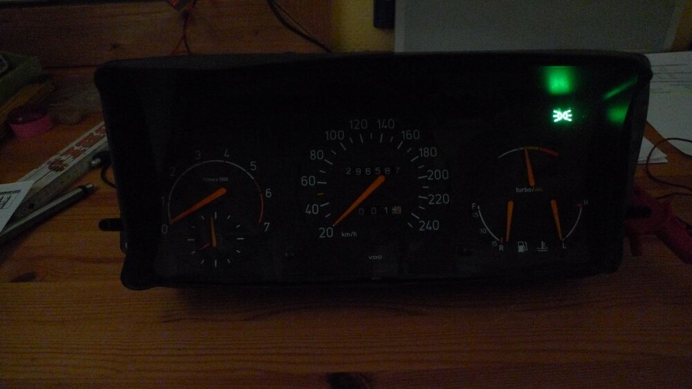 Fahrlichtlmpchen2.thumb.jpg.468b1e958e9a3cee5137f2e8cae7343c.jpg