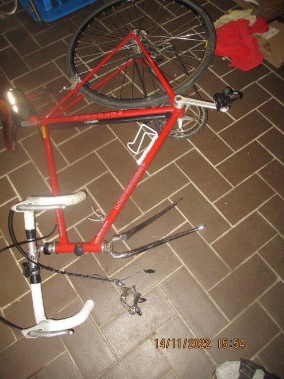 Fahrrad.thumb.jpg.a00d48841dd09ebe3de9abf1e95429ef.jpg