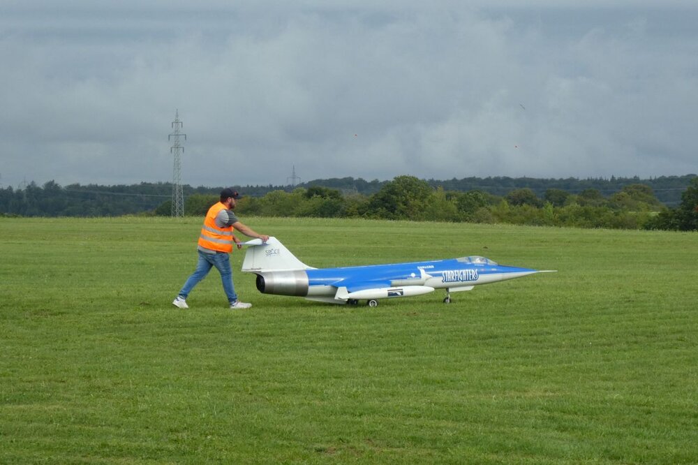 Flugtag_02.thumb.jpg.26b8d9e66f958d1addb7bf7b14aae69e.jpg