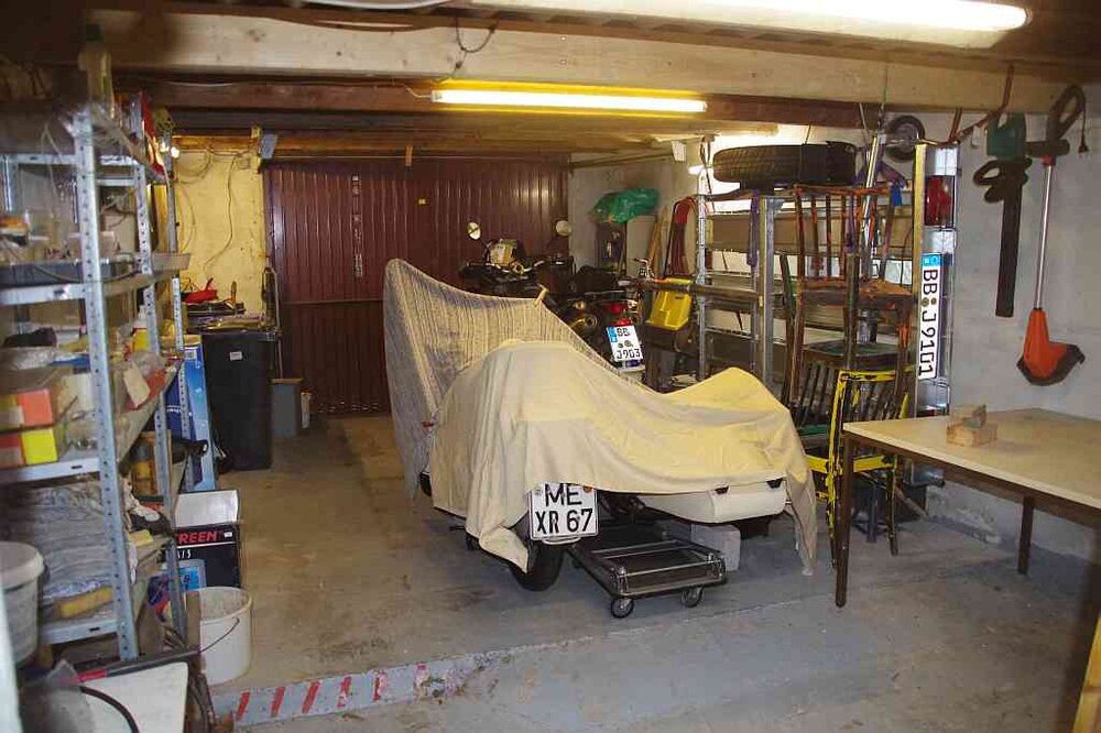 Garage.thumb.jpg.21f2893884cc7971abb515be08fb9fe1.jpg