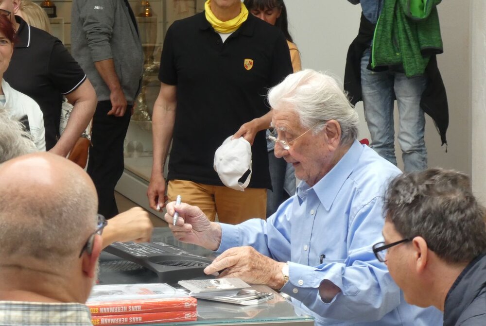 H_Herrmann.thumb.jpg.70fbbb13aa198858f8fedf0c09d2af61.jpg