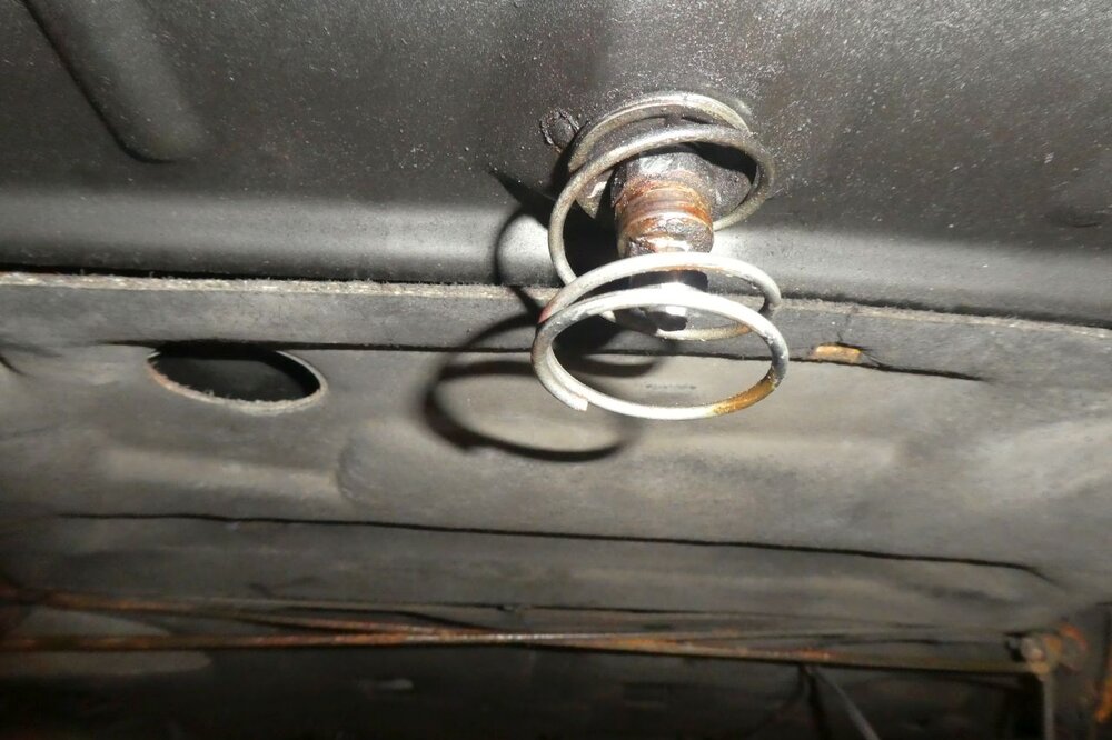 Haube_VO_Schlosszapfen.thumb.jpg.d248b8b1b066bed24f5db62f9389ae8e.jpg