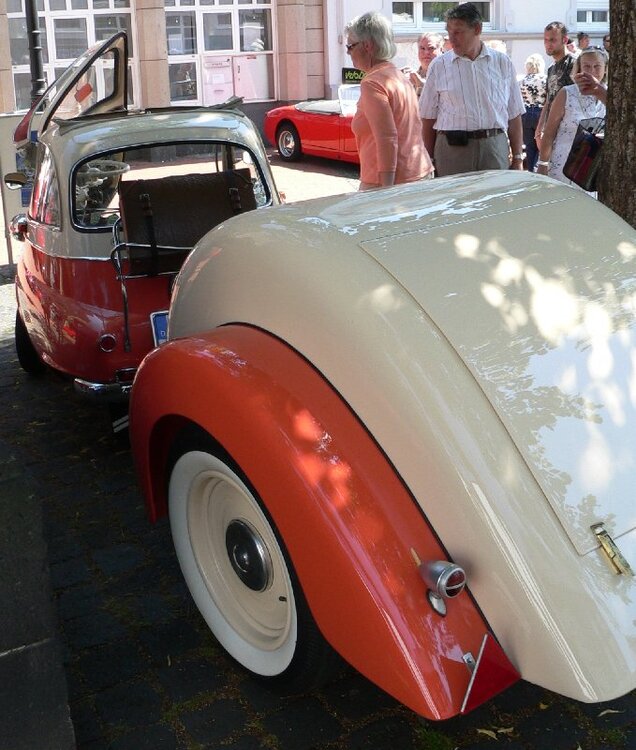 Isetta1.thumb.jpg.bbe2b014cced9f60a74ee7205a4f8725.jpg